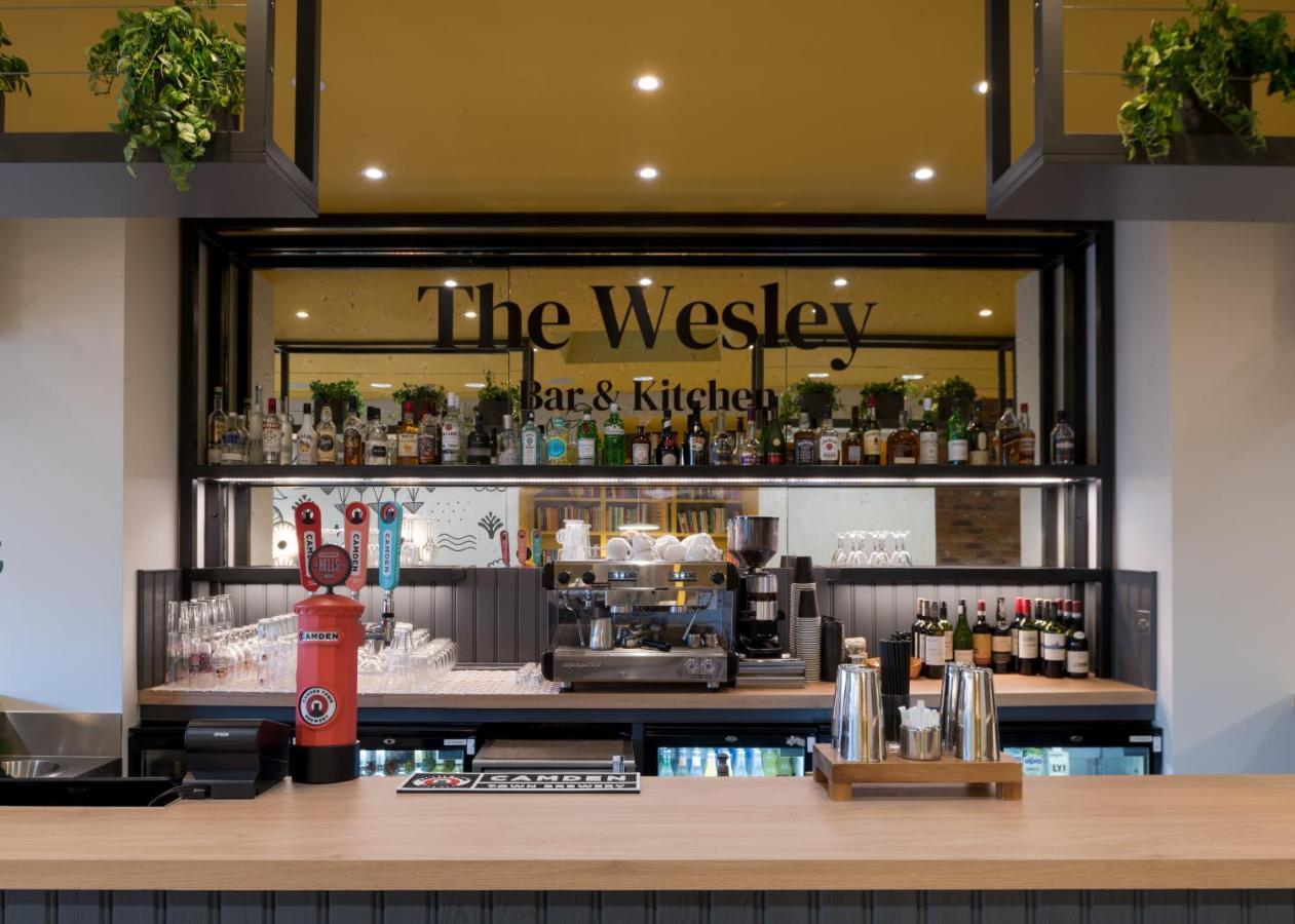 Отель The Wesley Euston Лондон Экстерьер фото