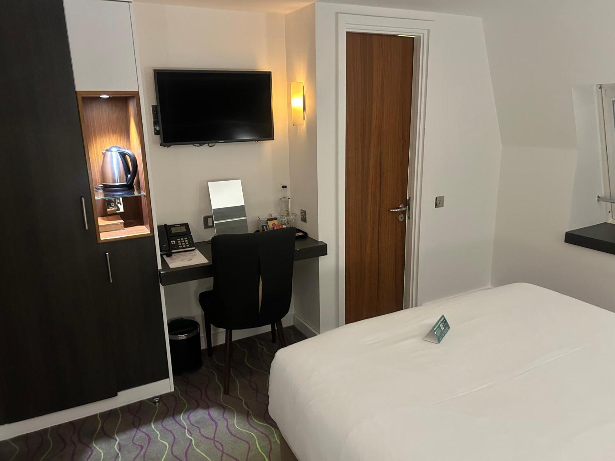 Отель The Wesley Euston Лондон Экстерьер фото