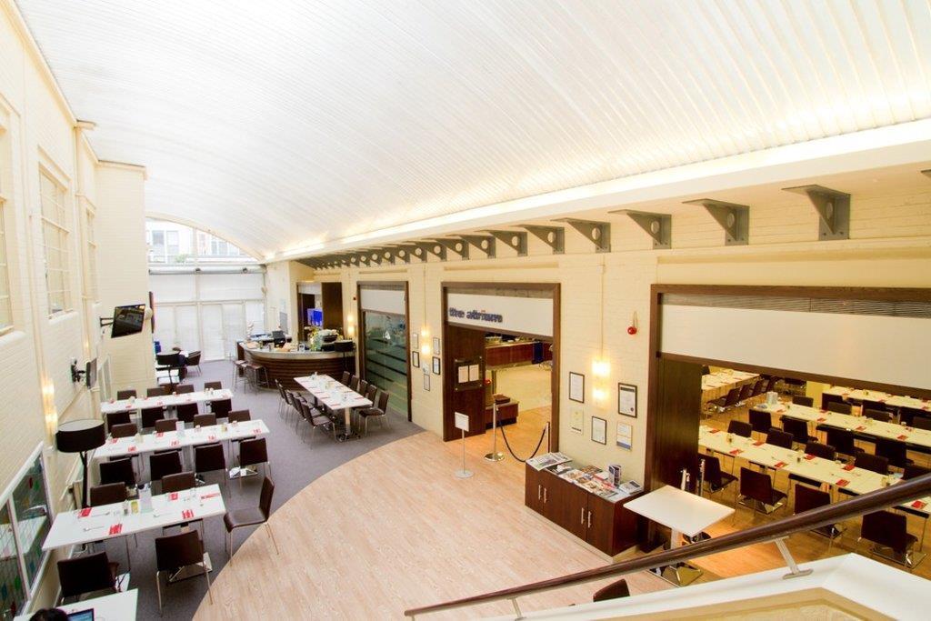 Отель The Wesley Euston Лондон Интерьер фото